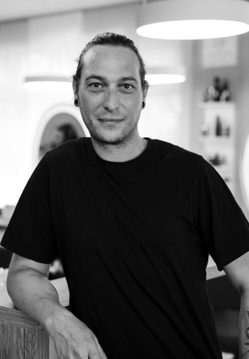 Ella Ju  {{ service.link }}