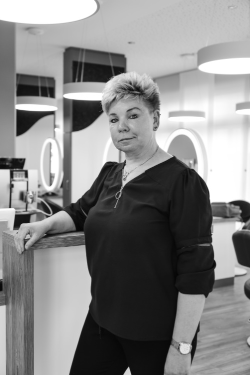 Ella Ju  {{ service.link }}