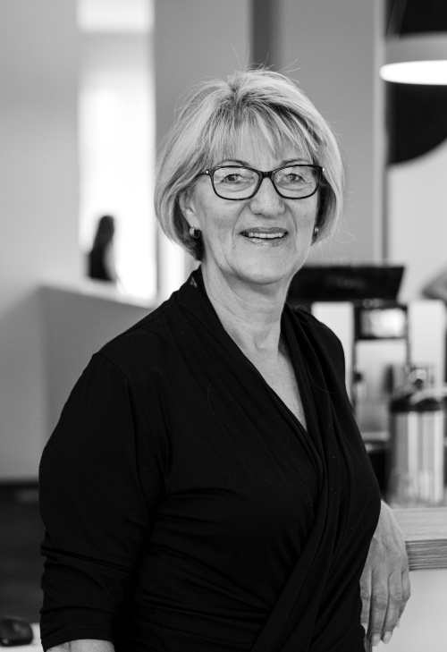 Ella Ju  {{ service.link }}