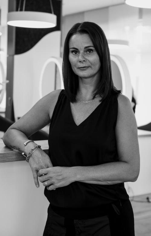 Ella Ju  {{ service.link }}