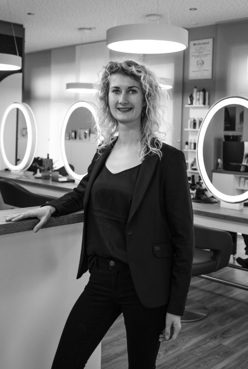 Ella Ju  {{ service.link }}